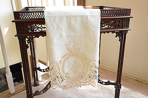 Princess Battenburg Lace Bath Towel. 28"x48". Ecru Color - Click Image to Close